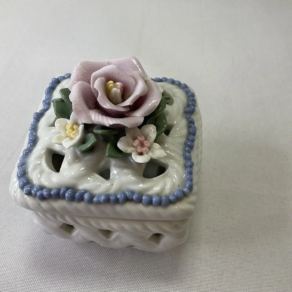 Vintage Capodimonte Porcelain Square Basket W Roses Vanity Jewelry Trinket ‎ Box